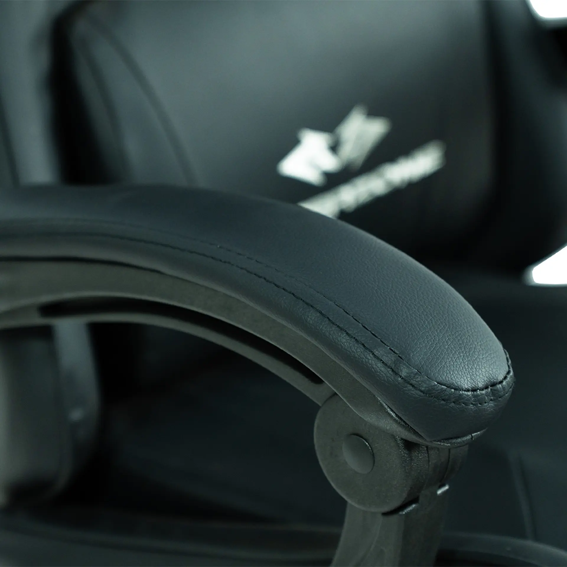 Cadeira Gamer Xtreme Gamer Zone Encosto Reclinável Apoio de Braço - Preto