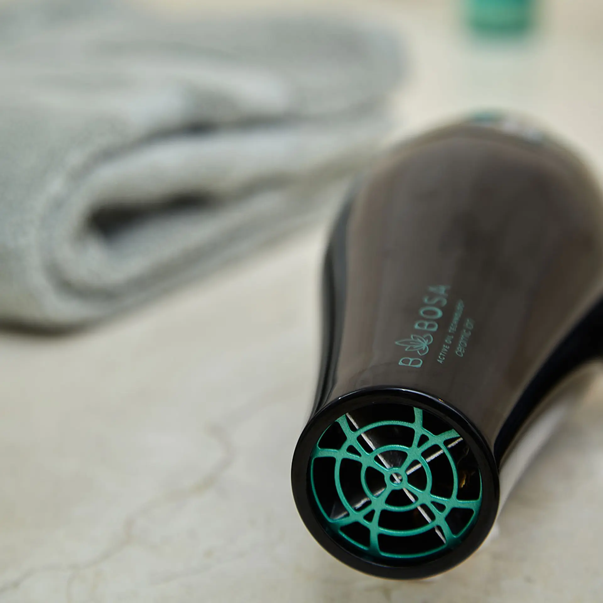 Secador de Cabelo Gama Babosa Ceramic Íon Antifrizz Motor AC Profissional - Preto/Verde - 110 Volts