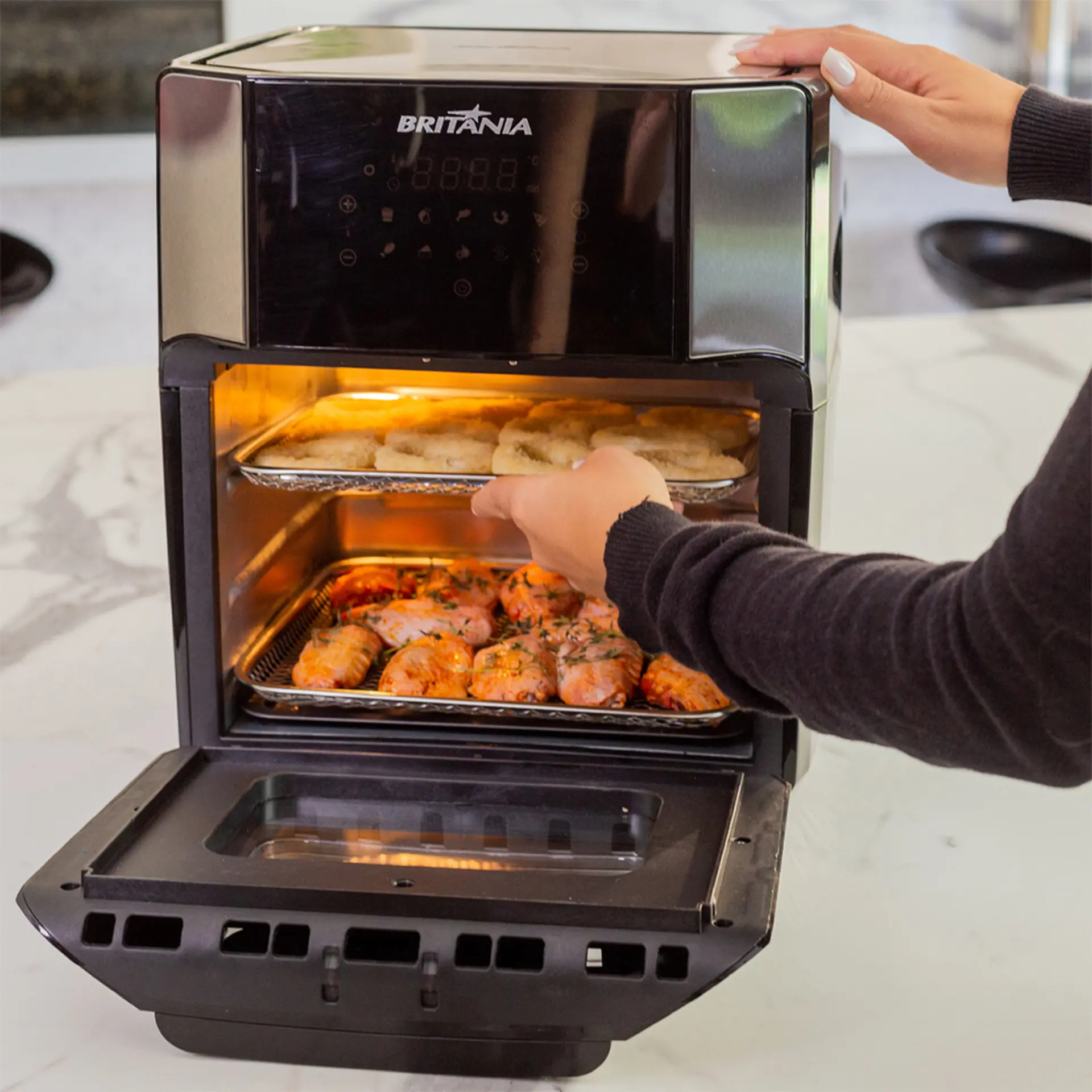 Fritadeira Elétrica Britânia Oven BFR2100 12L 1800W 2 em 1 - Preto - 110 Volts