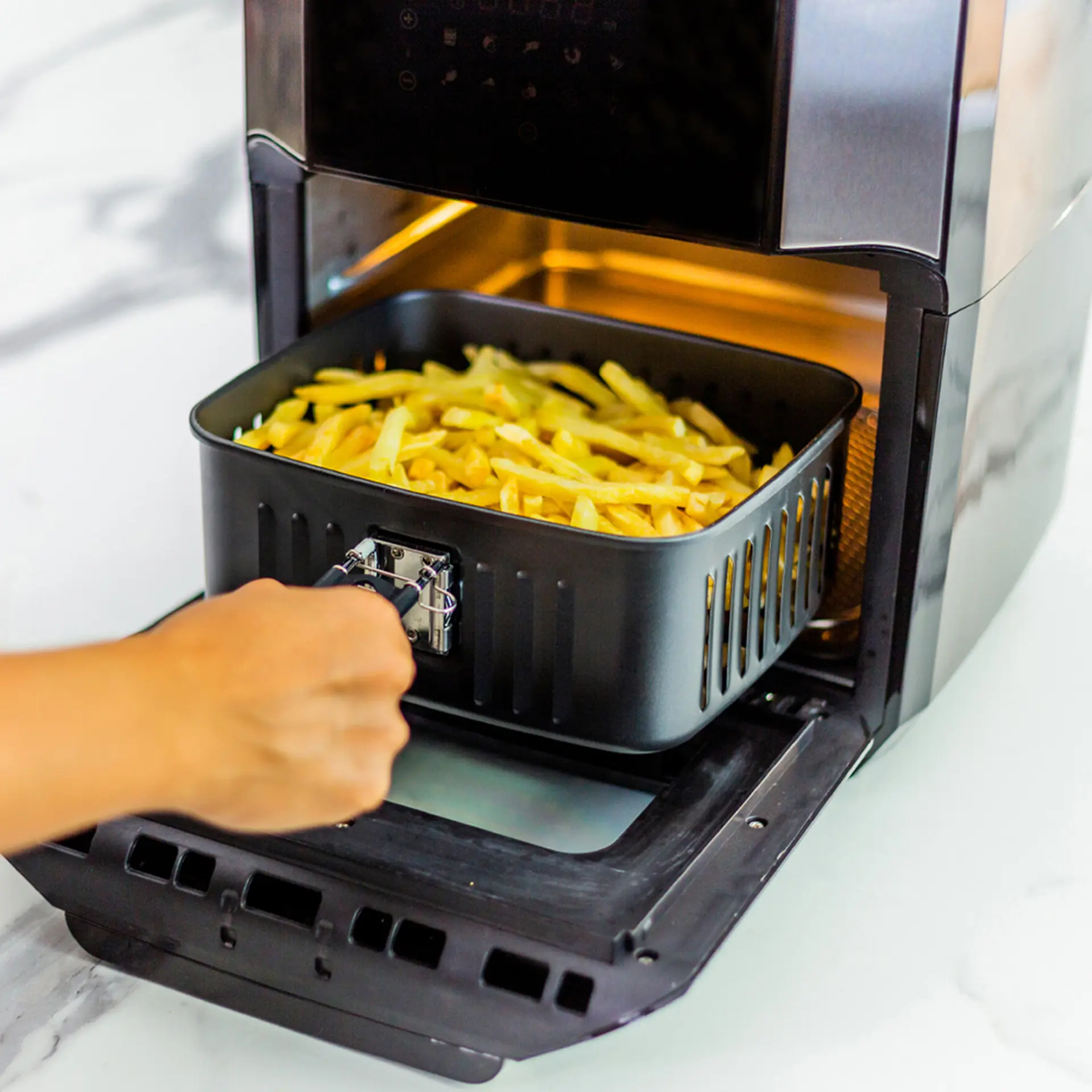 Fritadeira Elétrica Britânia Oven BFR2100 12L 1800W 2 em 1 - Preto - 110 Volts