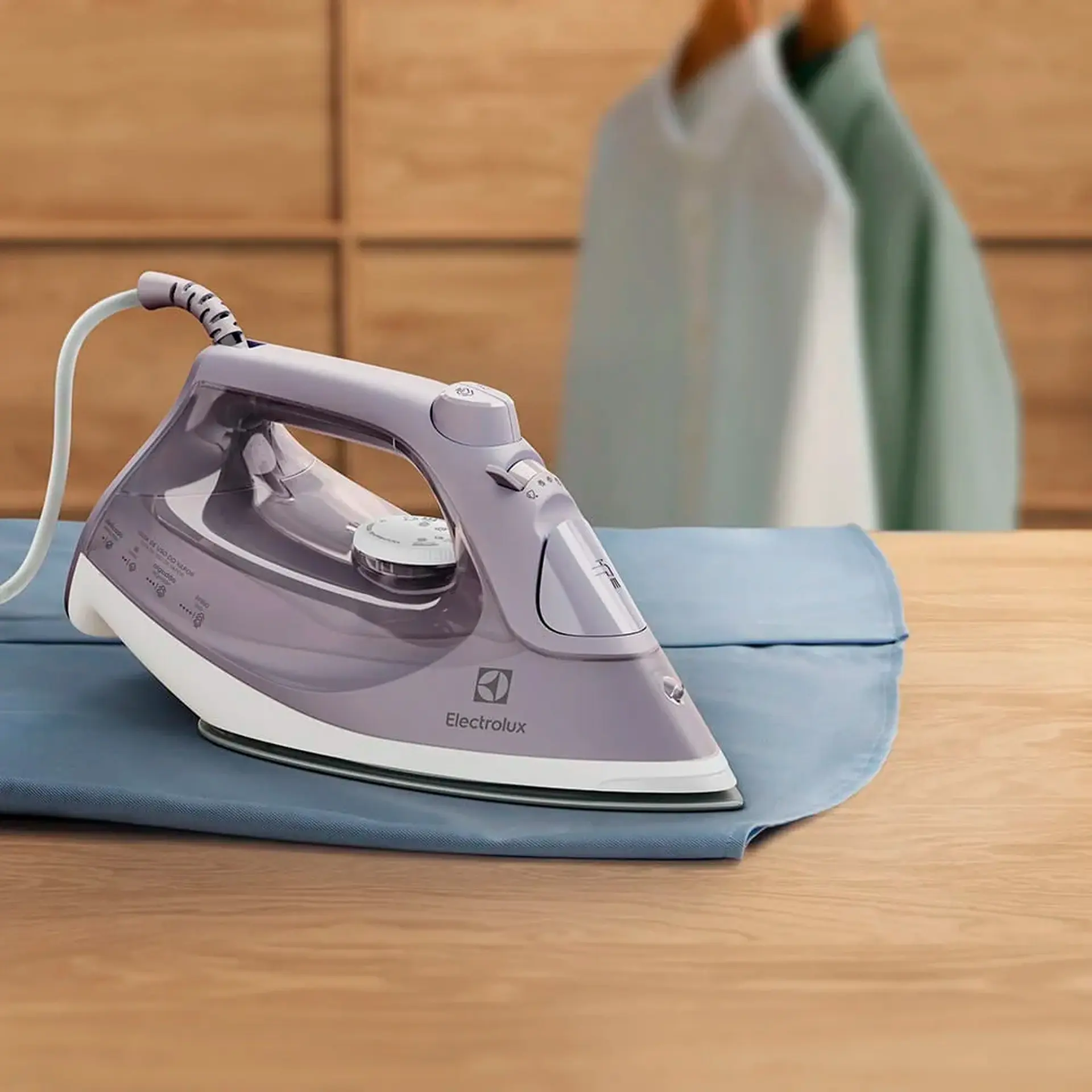 Ferro de Passar a Vapor e Seco Electrolux Experience ESI50 - Lavanda - 220 Volts