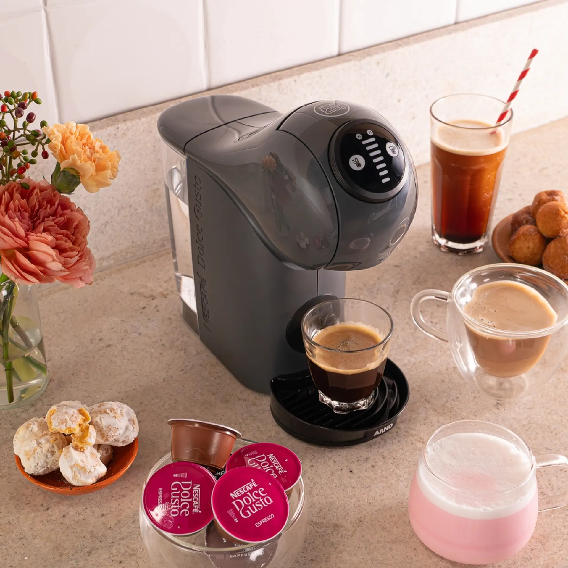 Cafeteira Expresso Arno Dolce Gusto Genio S Basic Multibebidas Digital DGS5 - Grafite - 110 Volts