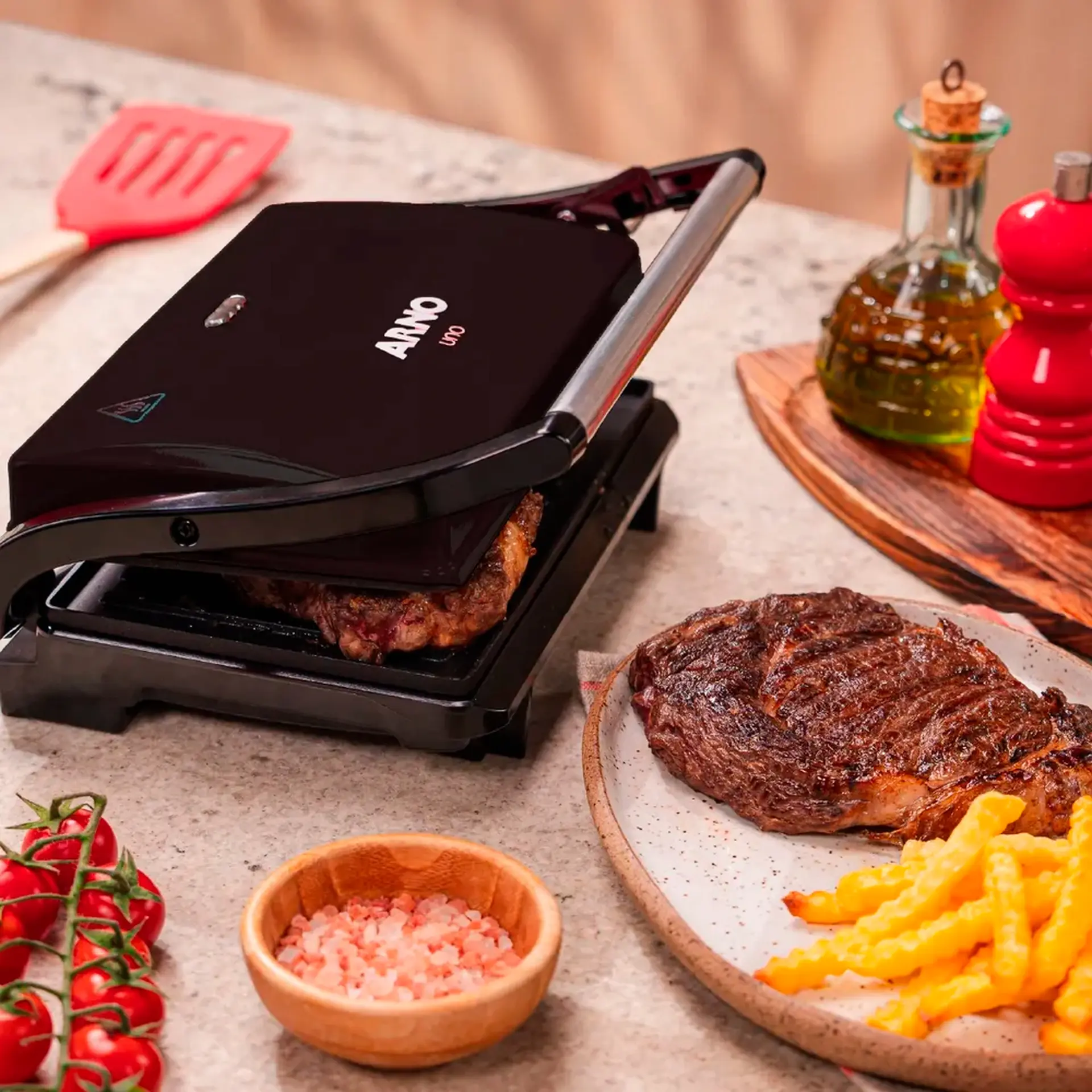 Grill Sanduicheira Arno Panini GPTO 850W - Preto - 110 Volts