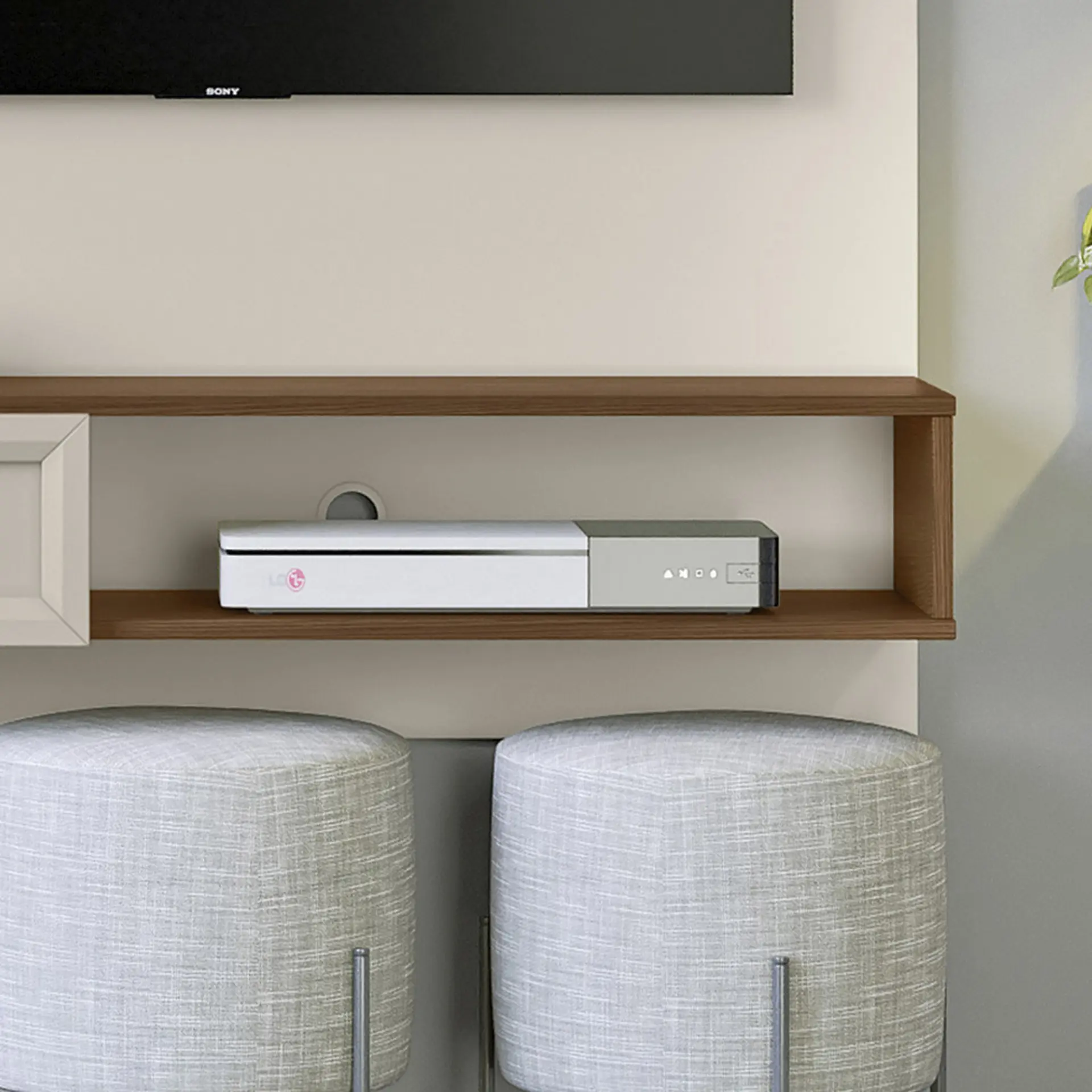 Painel para TV até 55” 1 Porta Basculante Alvorada Linea Brasil - Freijo/Off White