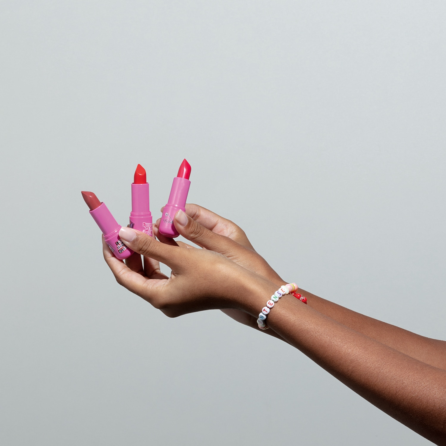 Combo Arraso Intense: Batom Rosa 3,6g + Batom Vermelho 3,6g + Batom Pink 3,6g