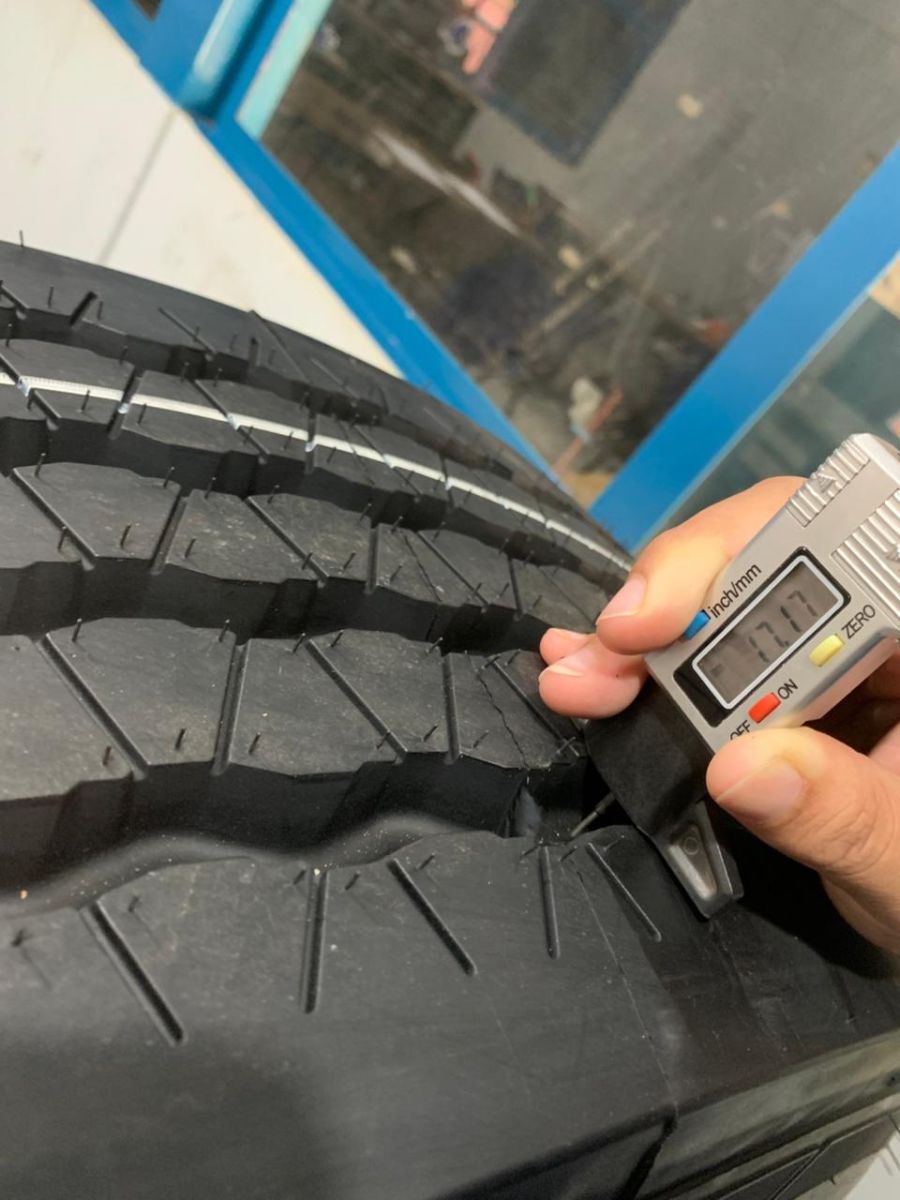PNEU 295/80R22.5 18PR VR50Z LISO ST