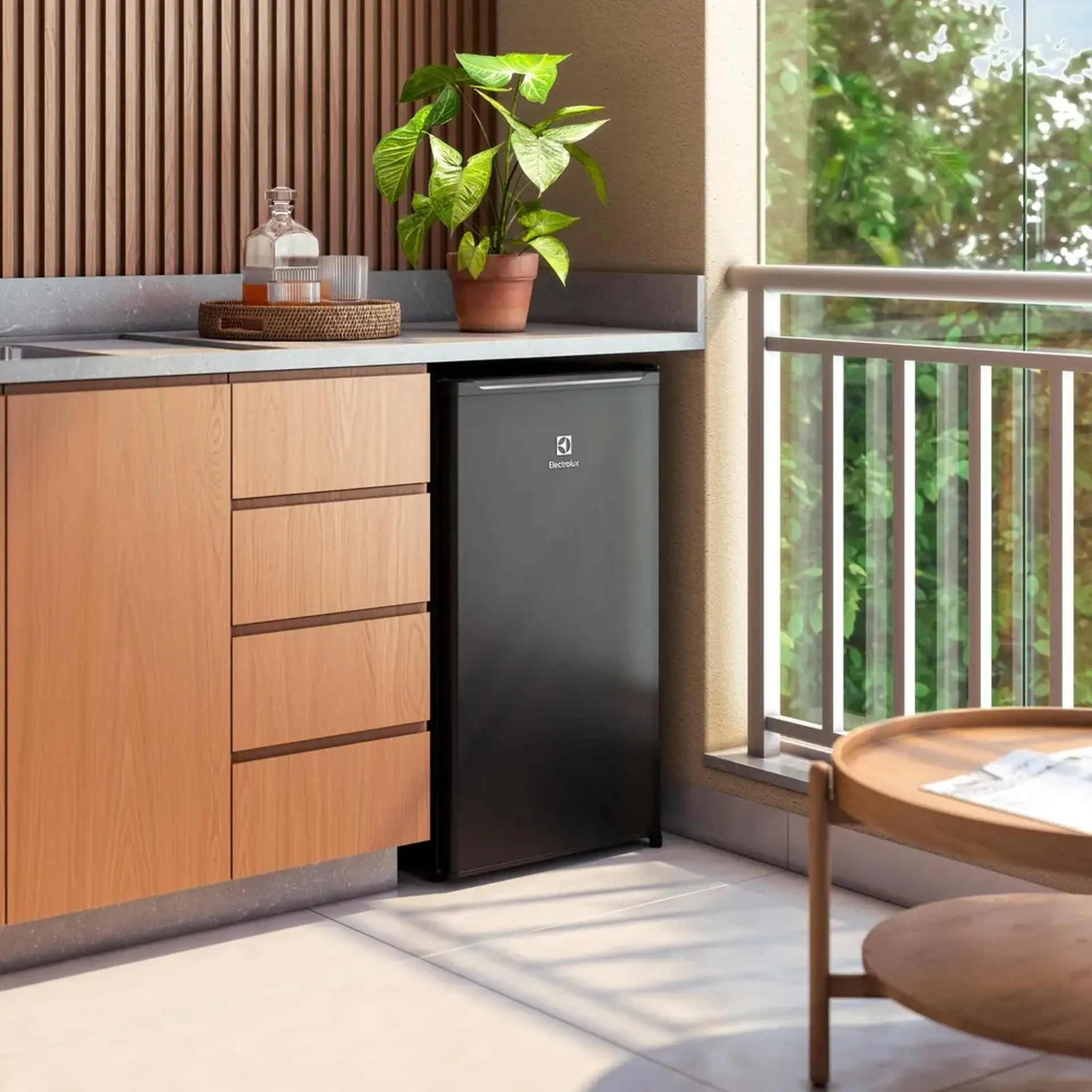 Frigobar Electrolux Efficient 90L 1 Porta Degelo Manual EM90B - Preto - 110 Volts