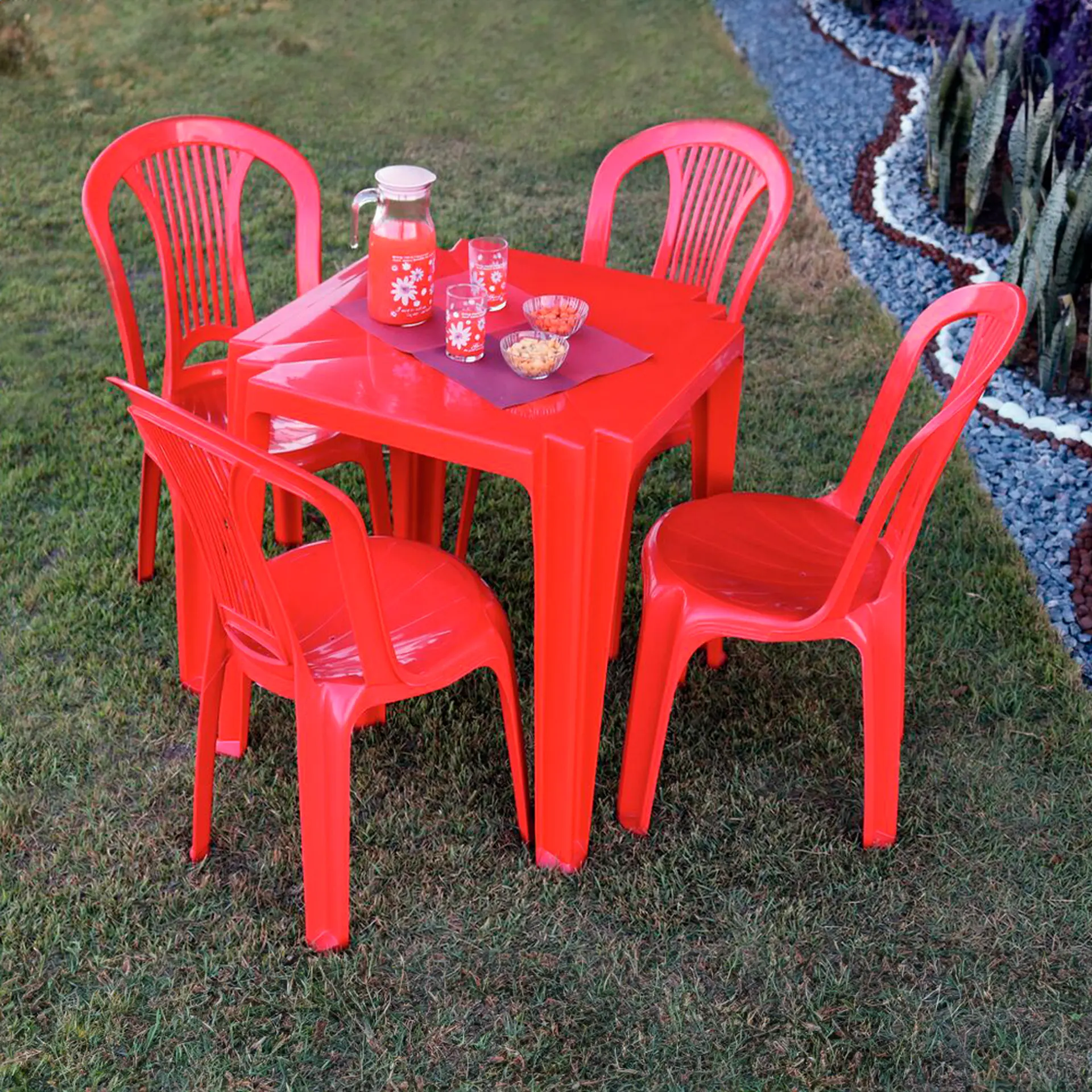 Conjunto de Mesa + 4 Cadeiras Plástico Tramontina - Vermelho