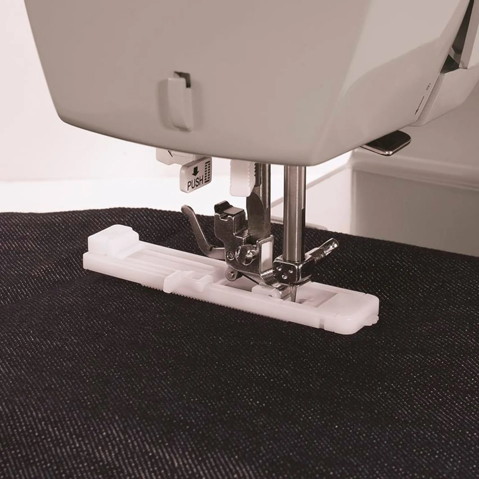 Máquina de Costura Singer Facilita Pro 4423 22 Pontos Base em Aço - Cinza - 110 Volts
