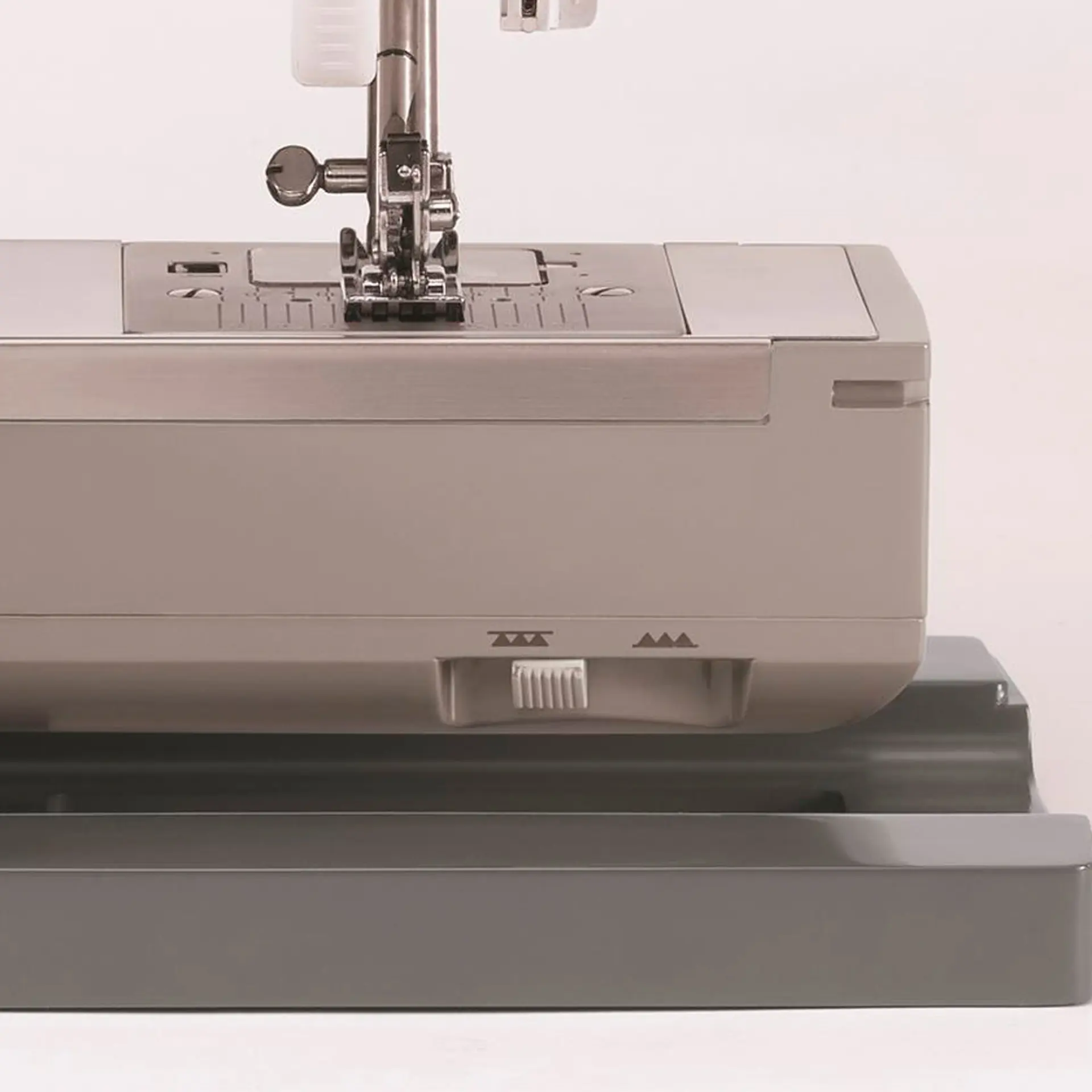 Máquina de Costura Singer Facilita Pro 4423 22 Pontos Base em Aço - Cinza - 110 Volts
