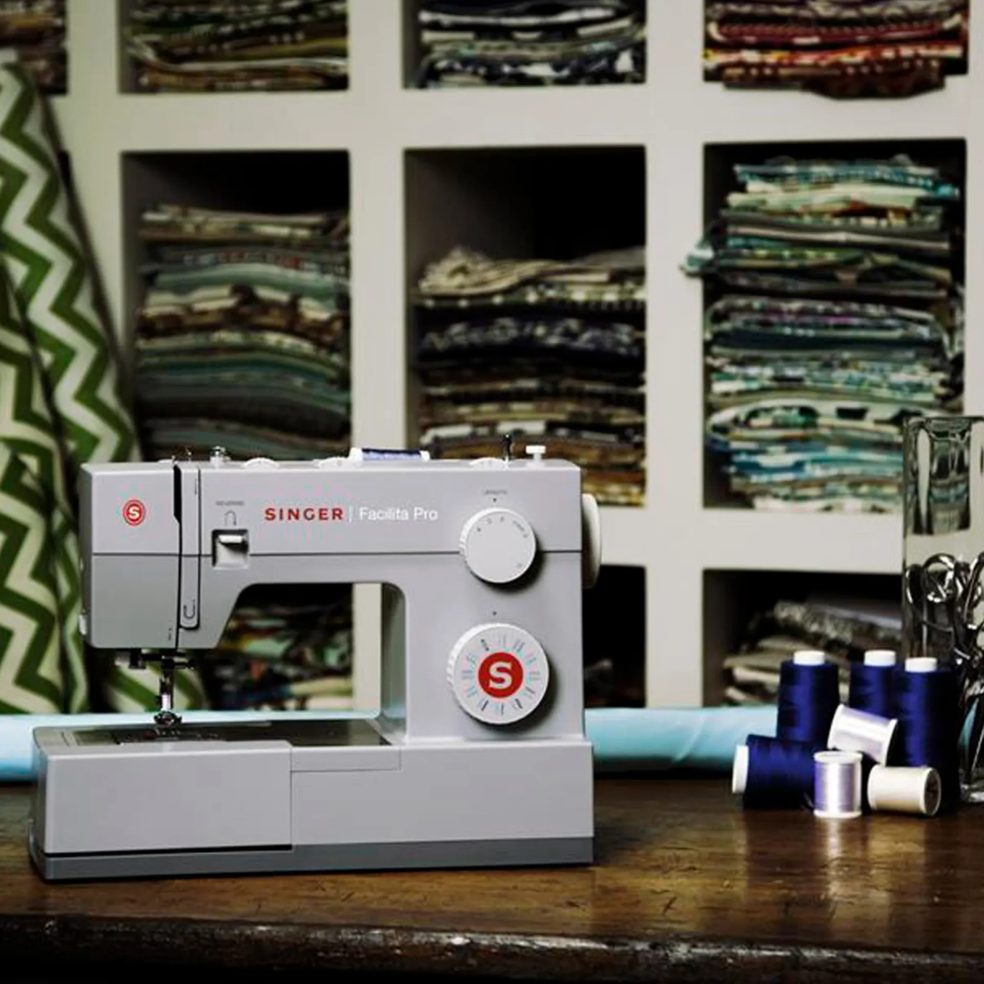 Máquina de Costura Singer Facilita Pro 4423 22 Pontos Base em Aço - Cinza - 110 Volts