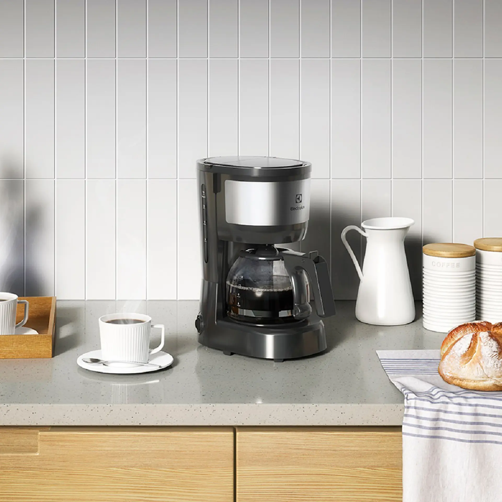 Cafeteira Elétrica Electrolux Efficient ECM10 15 Xícaras Jarra de Vidro - Preto/Inox - 110 Volts