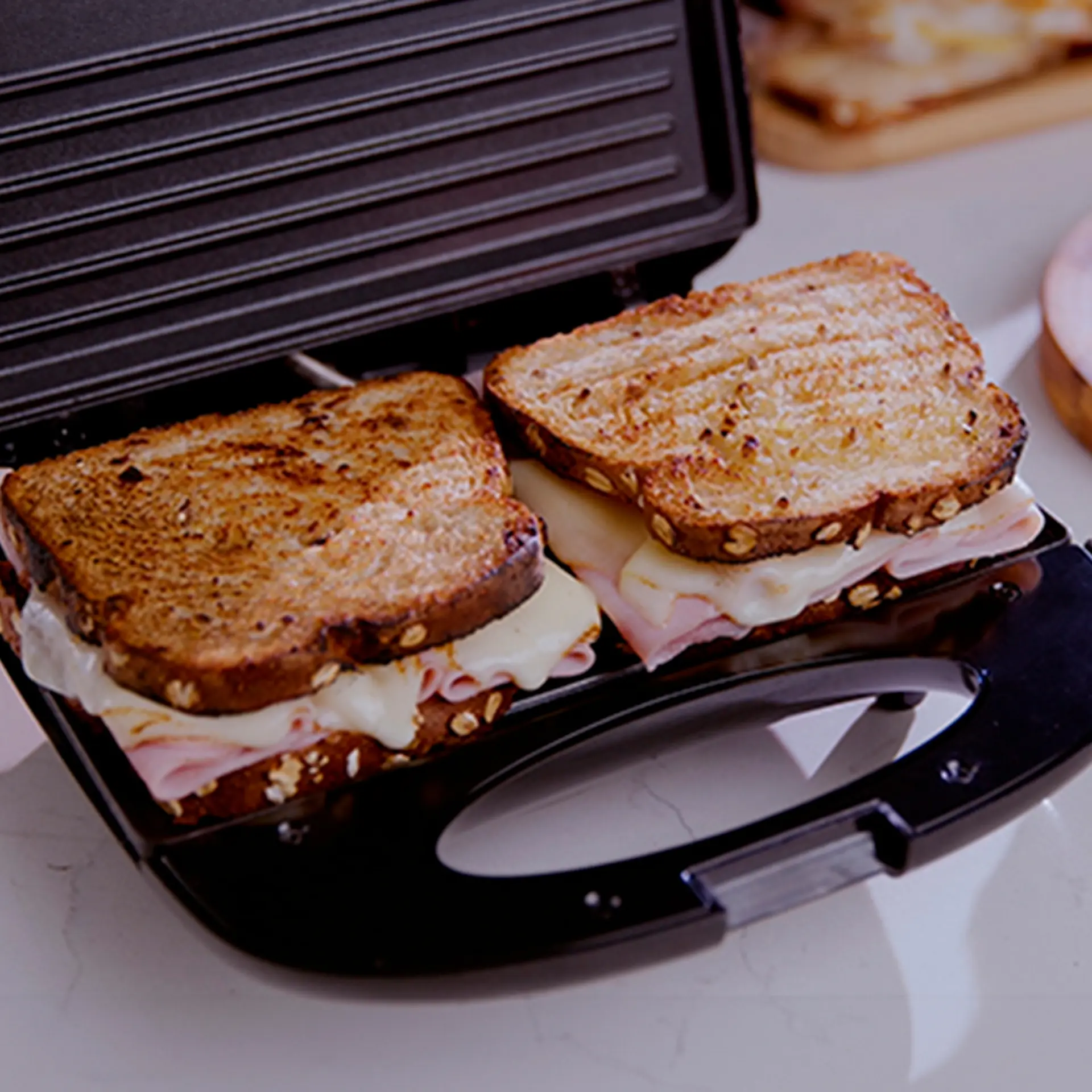 Sanduicheira e Grill Elgin Brunch Time 800W - Preto - 110 Volts