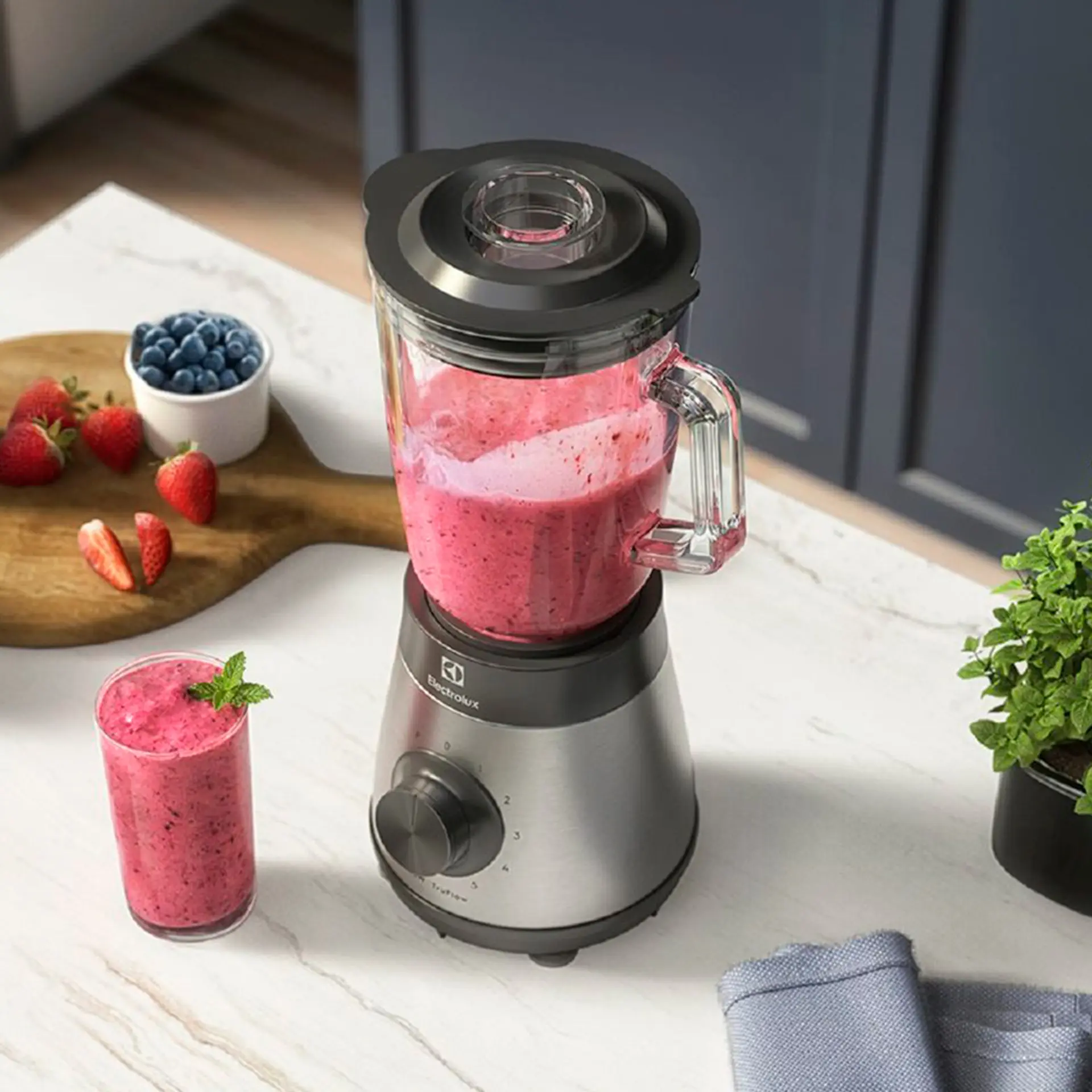 Liquidificador Electrolux EBS30 Experience 1,95L 700W Tecnologia Truflow - Preto/Inox - 110 Volts