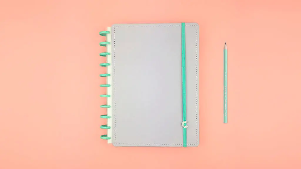 Caderno Inteligente Lalalilás Grande Mais 120 Folhas com Pauta e 20 Folhas Lisas