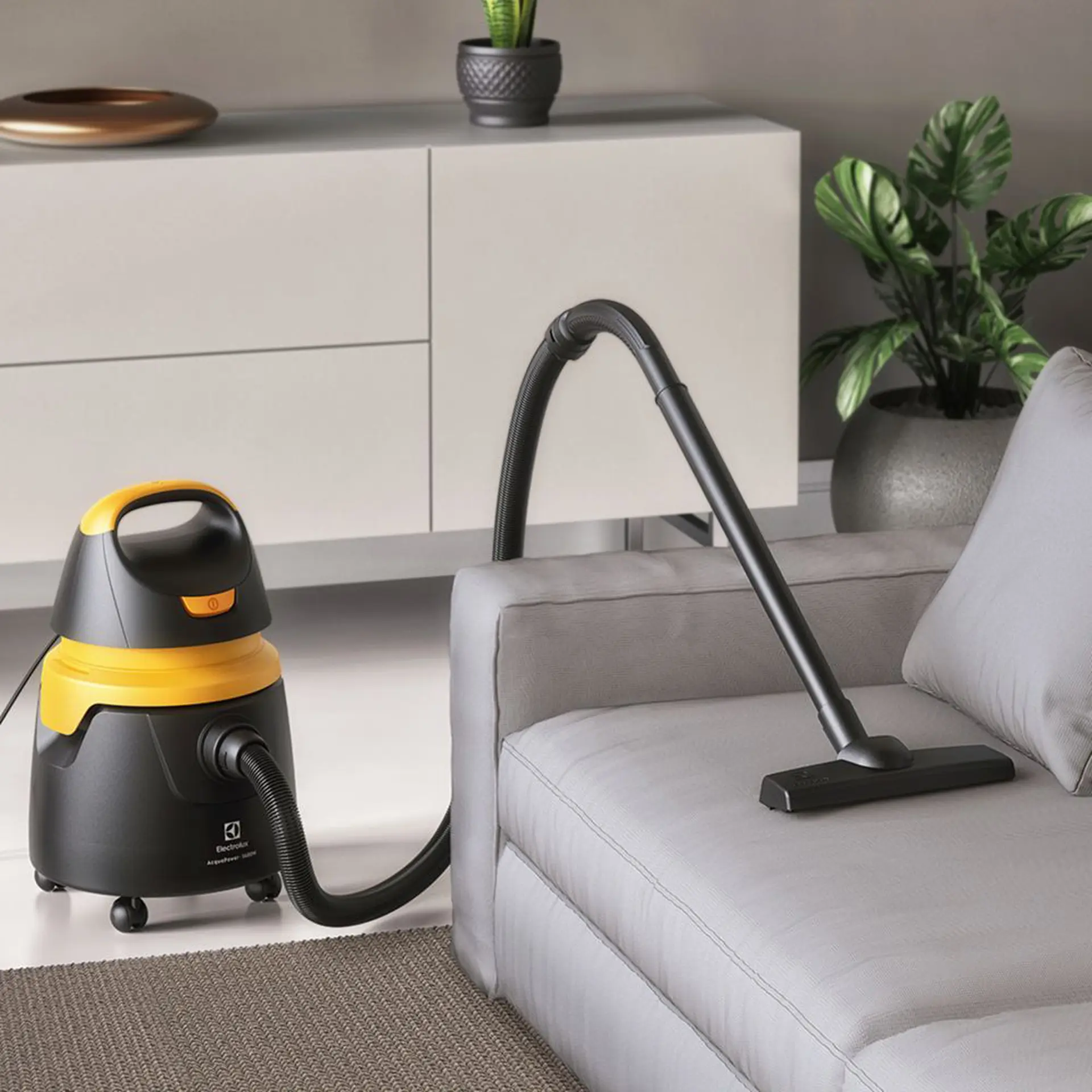 Aspirador Água e Pó Electrolux Acqua Power 1400W 10L Rodas 360° AQP20 - Preto/Amarelo - 110 Volts