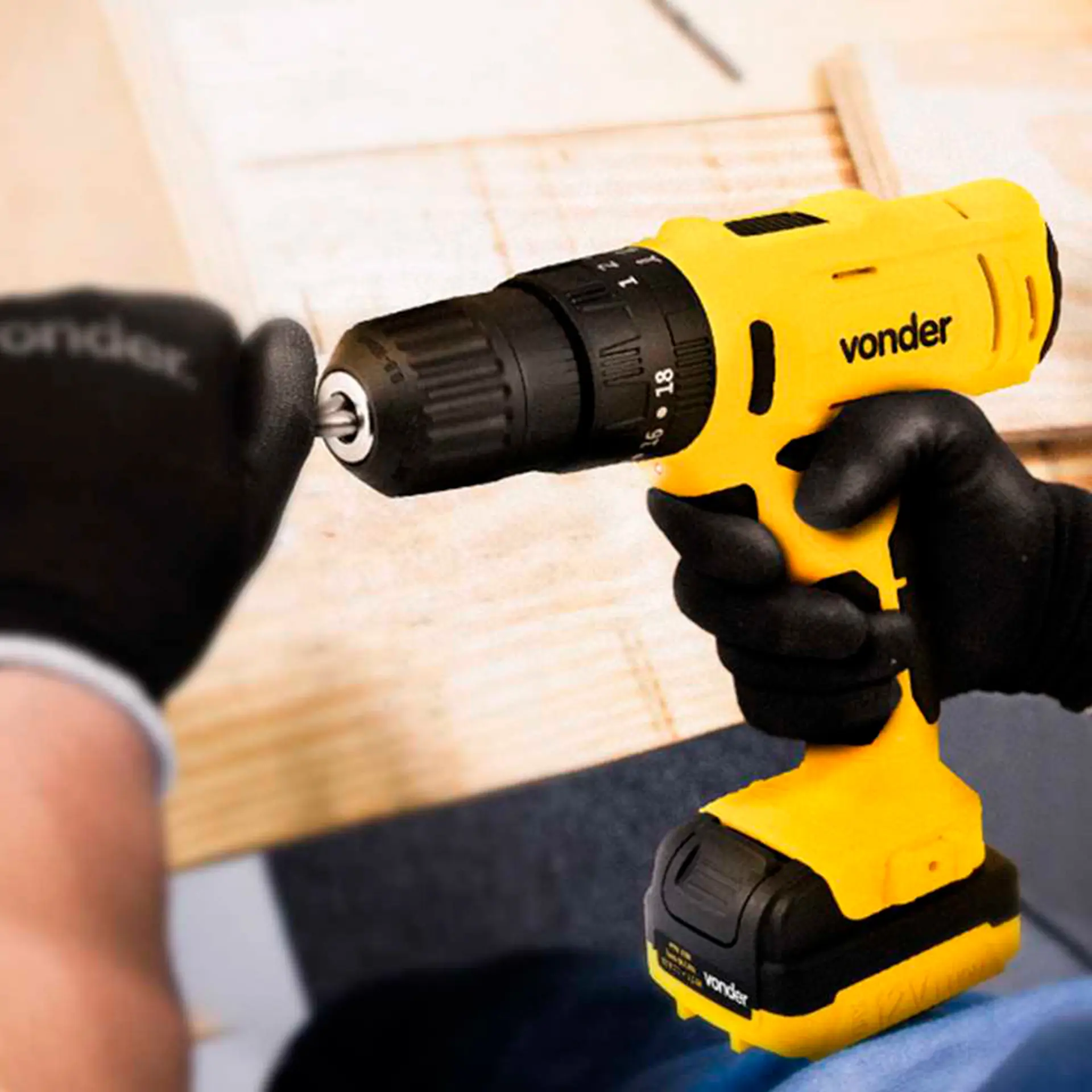 Parafusadeira Furadeira Vonder Bateria 12V 3/8 Polegadas PFV 120 - Preto/Amarelo - Bivolt