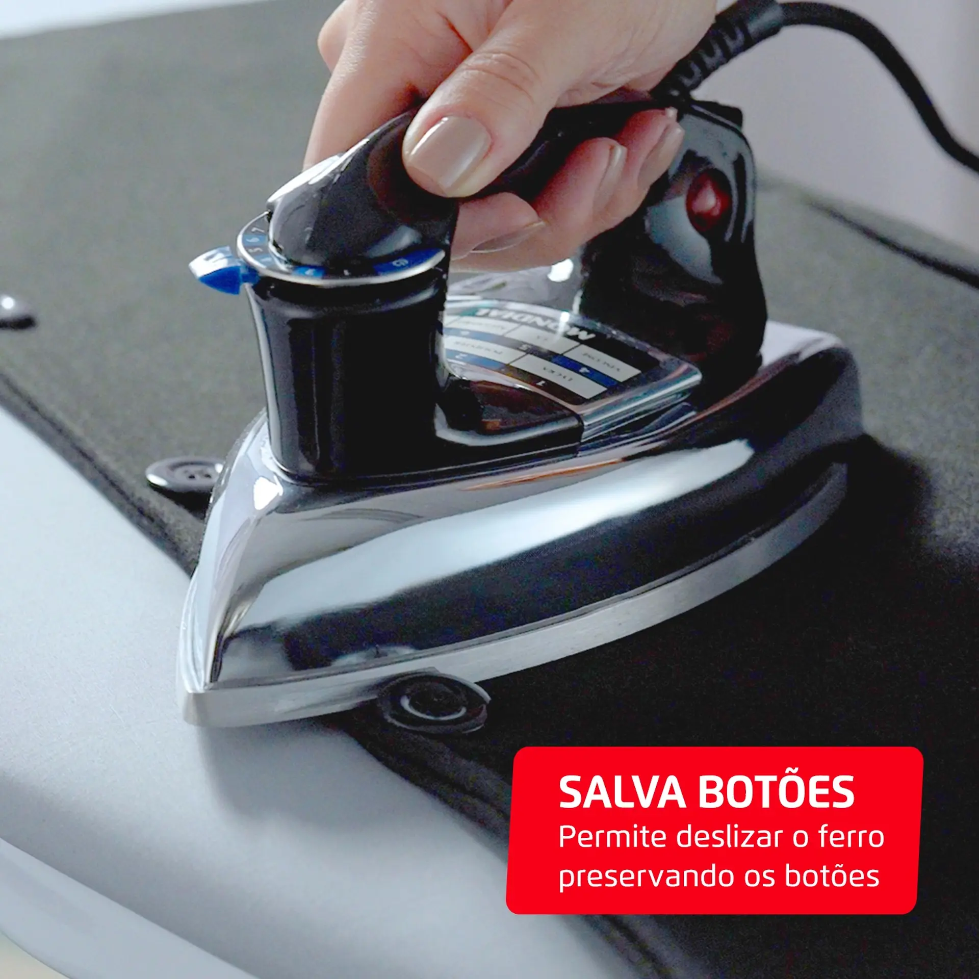 Ferro de Passar a Seco Mondial FS-01-BI com Salva-Botões - Preto - 110 Volts